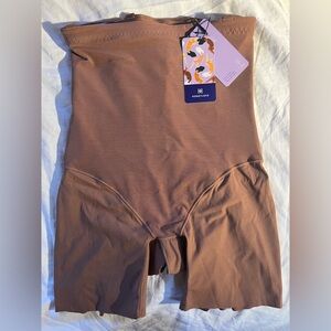 Honeylove shapewear NWT SuperPower Girl-Short